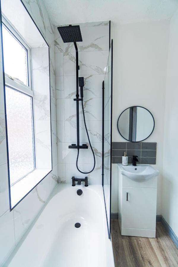 Stylish 3 Bedroom House - Central Location Нотингам Екстериор снимка